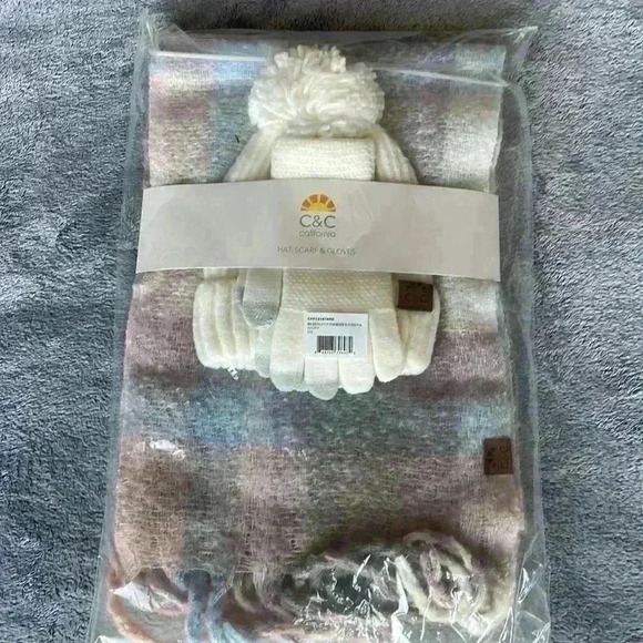 C & C California Mix Rib Beanie,Touch Sensitive Gloves,Scarf Set-Ivory Multi NWT - Picture 2 of 3